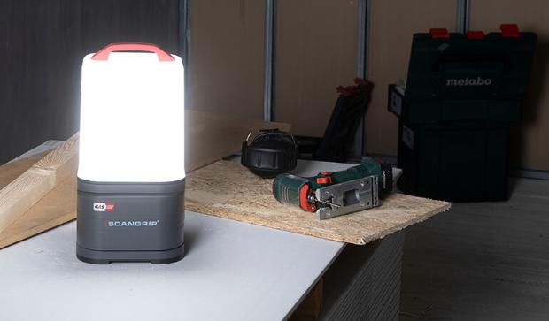 Projecteur de travail 360° à LED 6000 lumens avec prise - SCANGRIP
