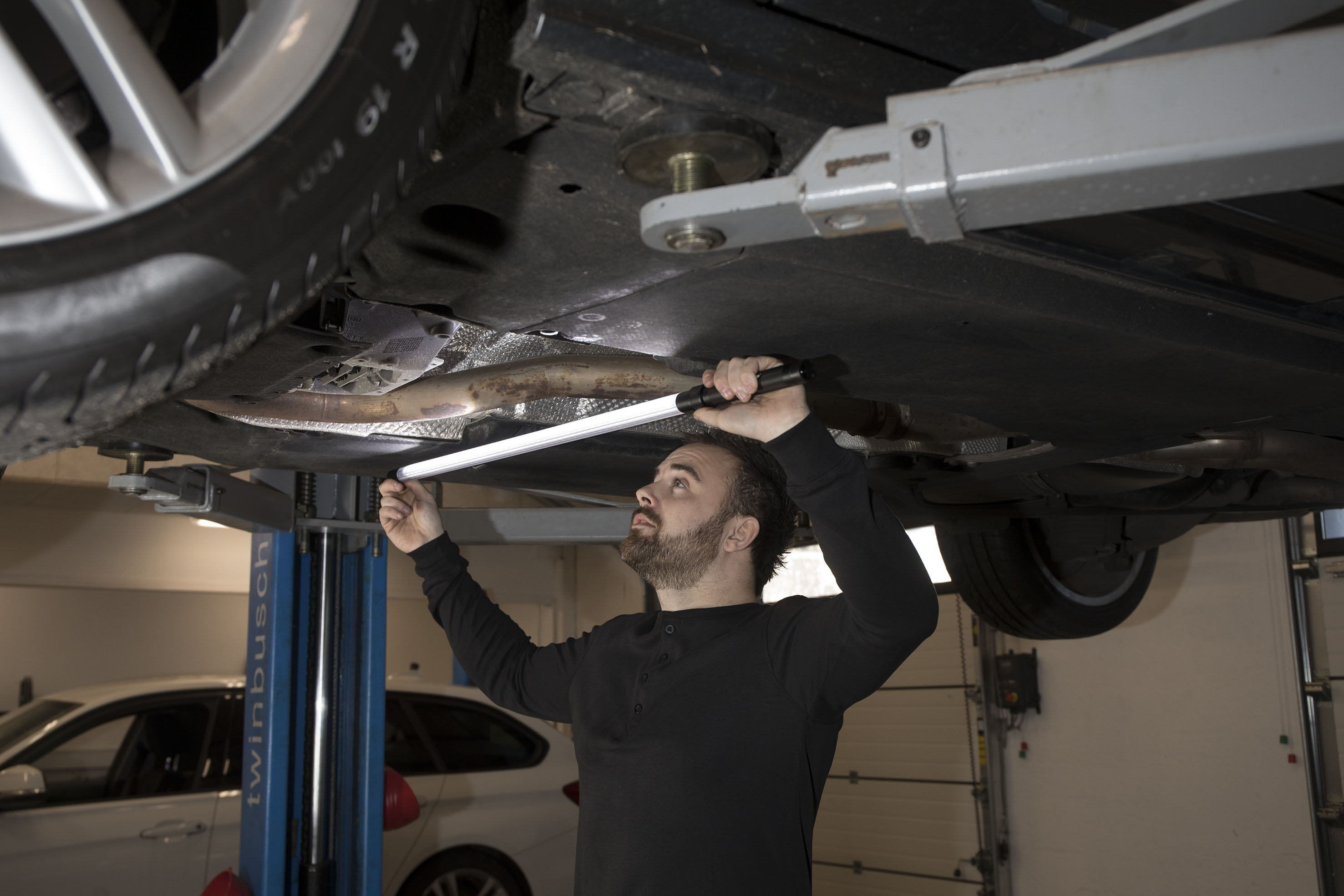 LINE LIGHT C+R Powerful illumination of the engine bay